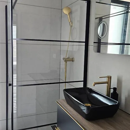Moderny 3 - Spalnovy S Velkou Terasou Apartman