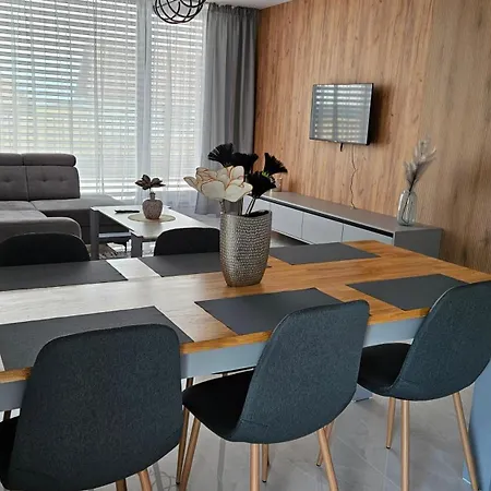 Apartment Moderny 3 - Spalnovy S Velkou Terasou *