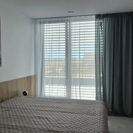 Moderny 3 - Spalnovy S Velkou Terasou Apartment *