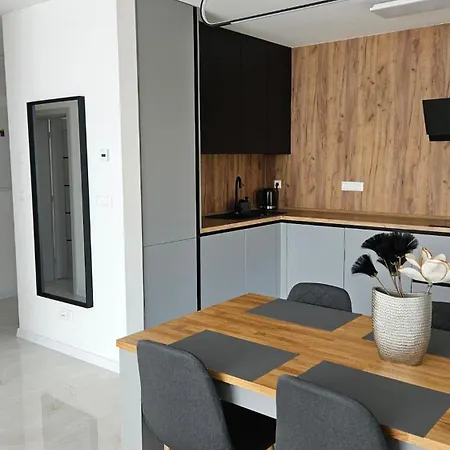 Moderny 3 - Spalnovy S Velkou Terasou Apartment Bobrov
