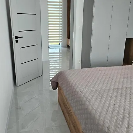 Moderny 3 - Spalnovy S Velkou Terasou Apartment Bobrov