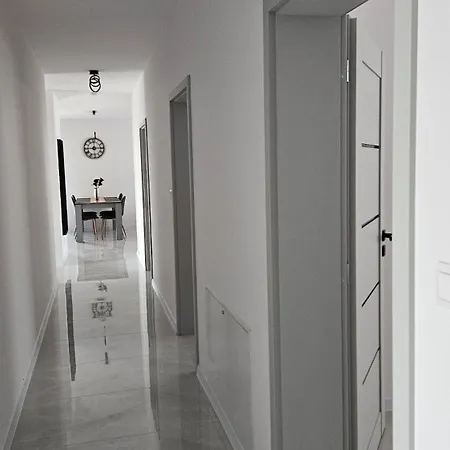 Moderny 3 - Spalnovy S Velkou Terasou Apartment